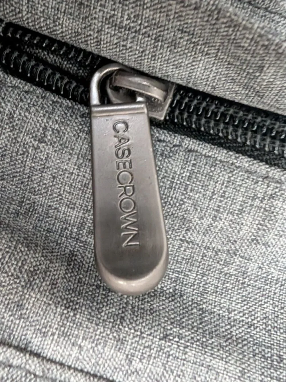 CaseCrown Campus North vertical messenger bag Grey